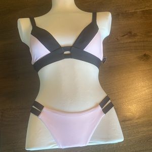 Adore me Jon bikini black and English rose top is a medium bottoms is a small
